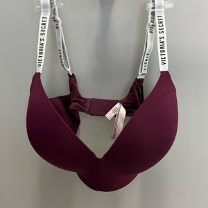 NWOT VS Tshirt lightly lined full coverage bra- wireless ( wine red color)